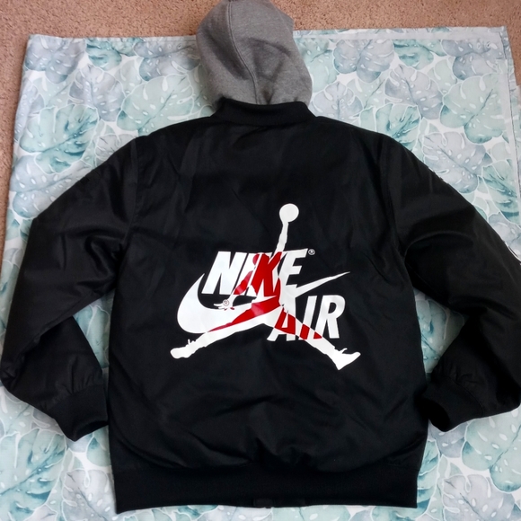 Boys Nike Air Jordan coat, size XL and Black in color never worn - Picture 5 of 6